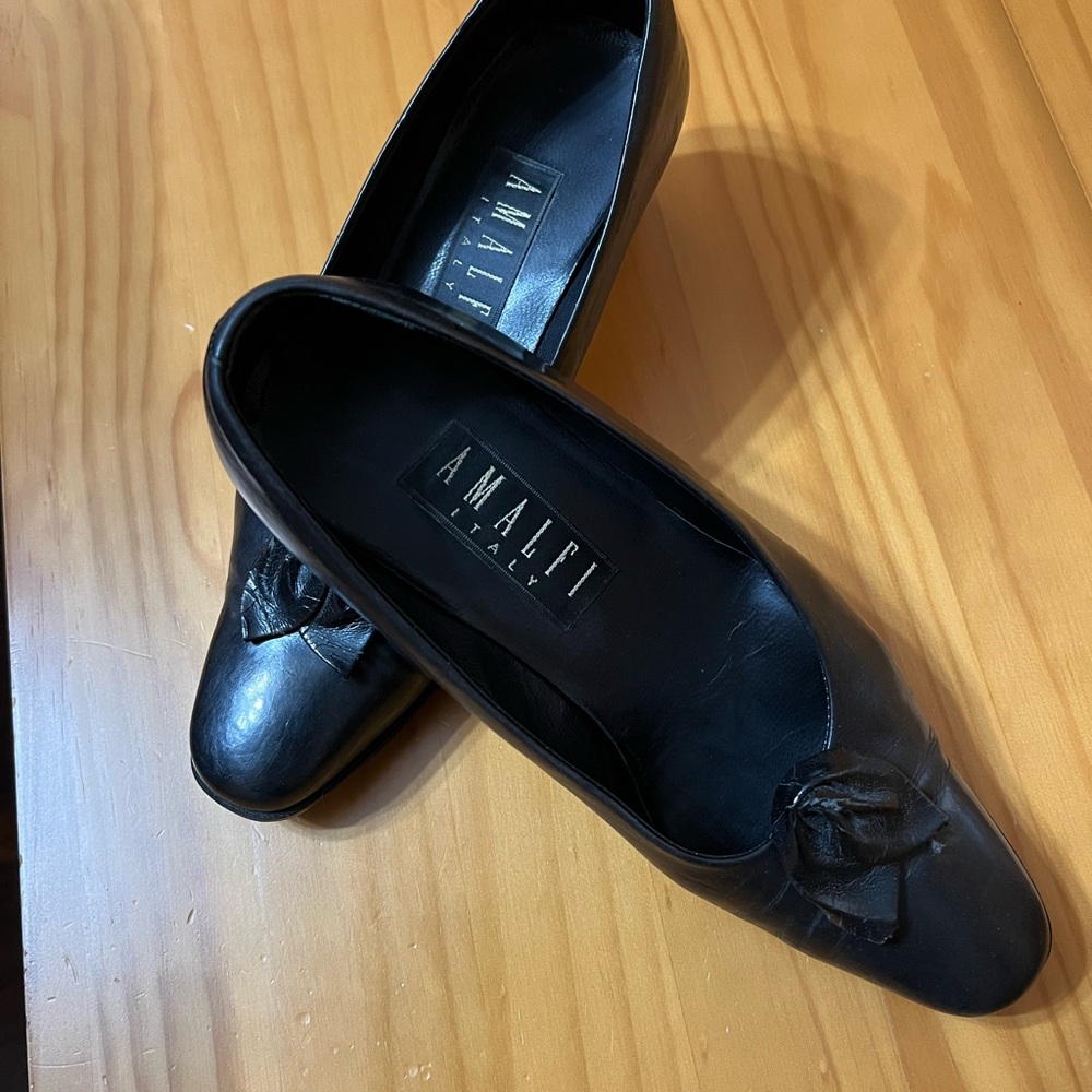 Amalfi Classic Black Leather Flats